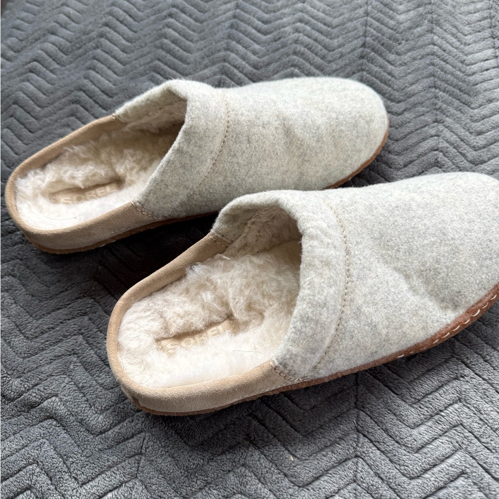 Sorel Woman’s Plush-Lined Slippers; Size 8